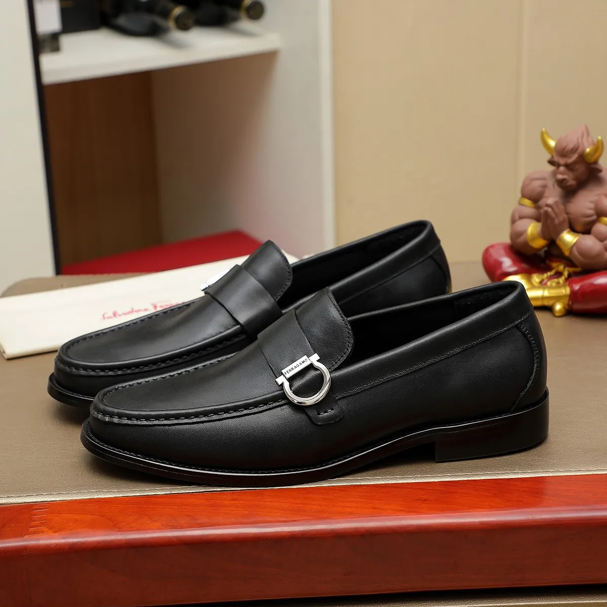 Men's shoes 250 Ferragamo [Ferragamo] top imported suit men's shoes 💯Original copy of the official website, product materials: selected imported embossed calfskin + luxury hardware buckle accessories ~ imported water-dyed cow 🐂 leather lining. Strong three-dimensional visual effect, original combination outsole, multiple colors available😘 Size: 39-44 (38.45.46. Customized)